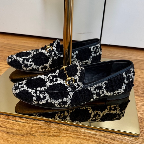 Gucci Jordaan Tweed Loafer with signature Gold Horsebit Accent. 👩‍🍳 💋 - Picture 6 of 10